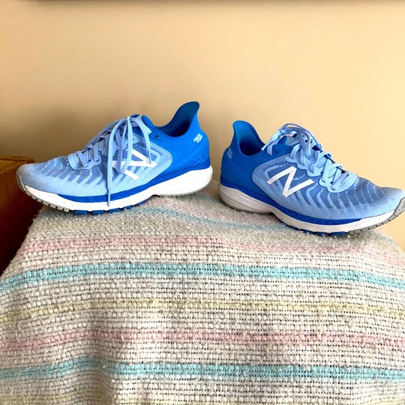 Blue new balance sneakers women’s 9 1/2 - Picture 5 of 10